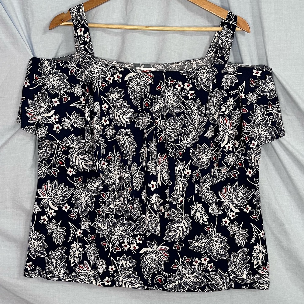 Westport Navy with White and Red Raised Leaf Cold Shoulder V-Bib in XL Petite